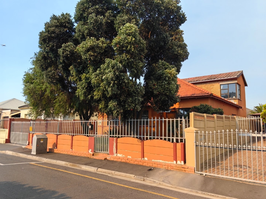 6 Bedroom Property for Sale in Glenlilly Western Cape